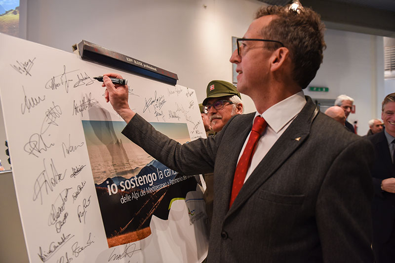 Présentation du projet d'inscription aux élus italiens (Photo du N.Villani/PNAM)